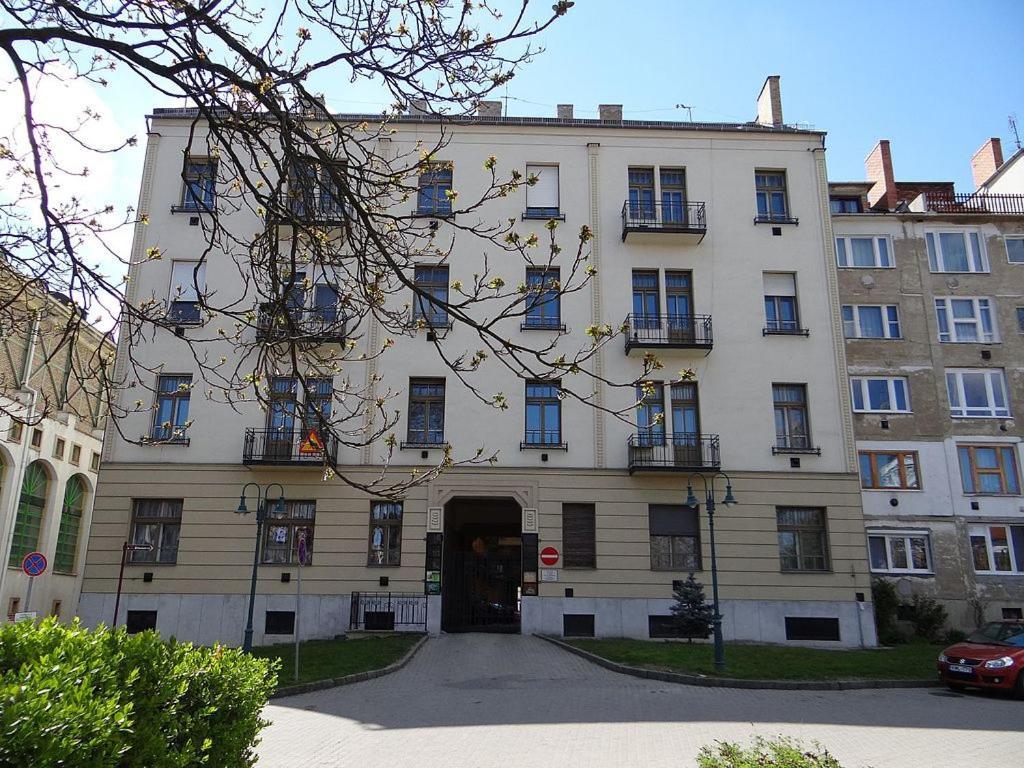 Julia Apartman Miskolc Exteriör bild